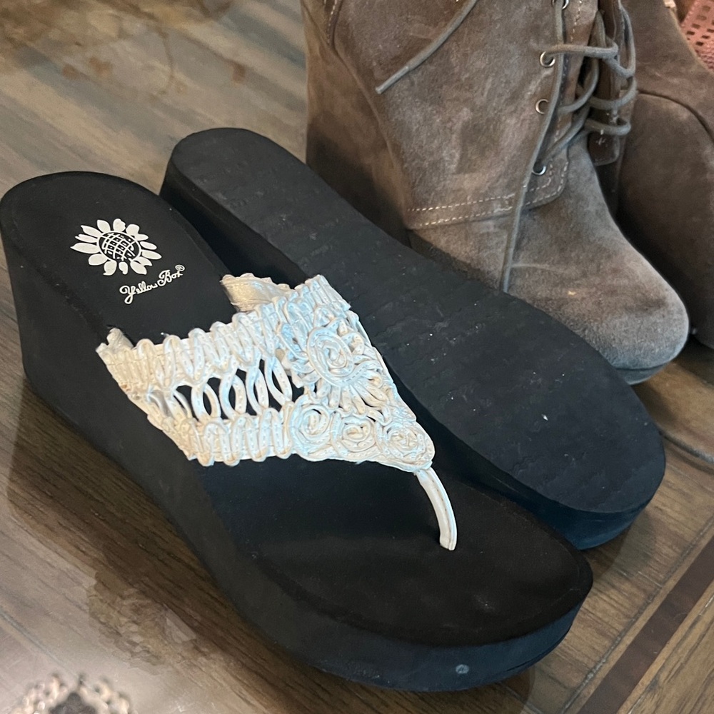 Size 7.5 women’s bundle - Picture 2 of 5